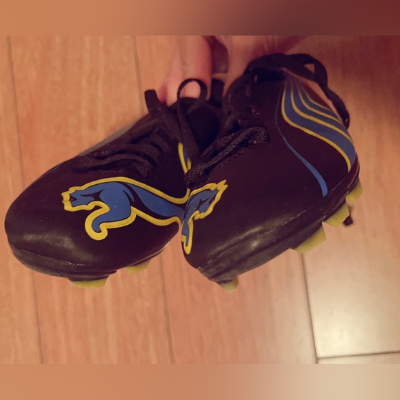 Puma kids size 12 soccer sneakers - Picture 4 of 5